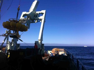 The tripod makes its way to the back of the ship. At right: the tripod's iceberg foe.