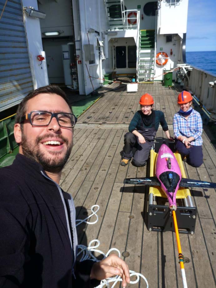 Happy selfie after the recovery of Bowmore, with our two glider experts (Estelle and Karen)