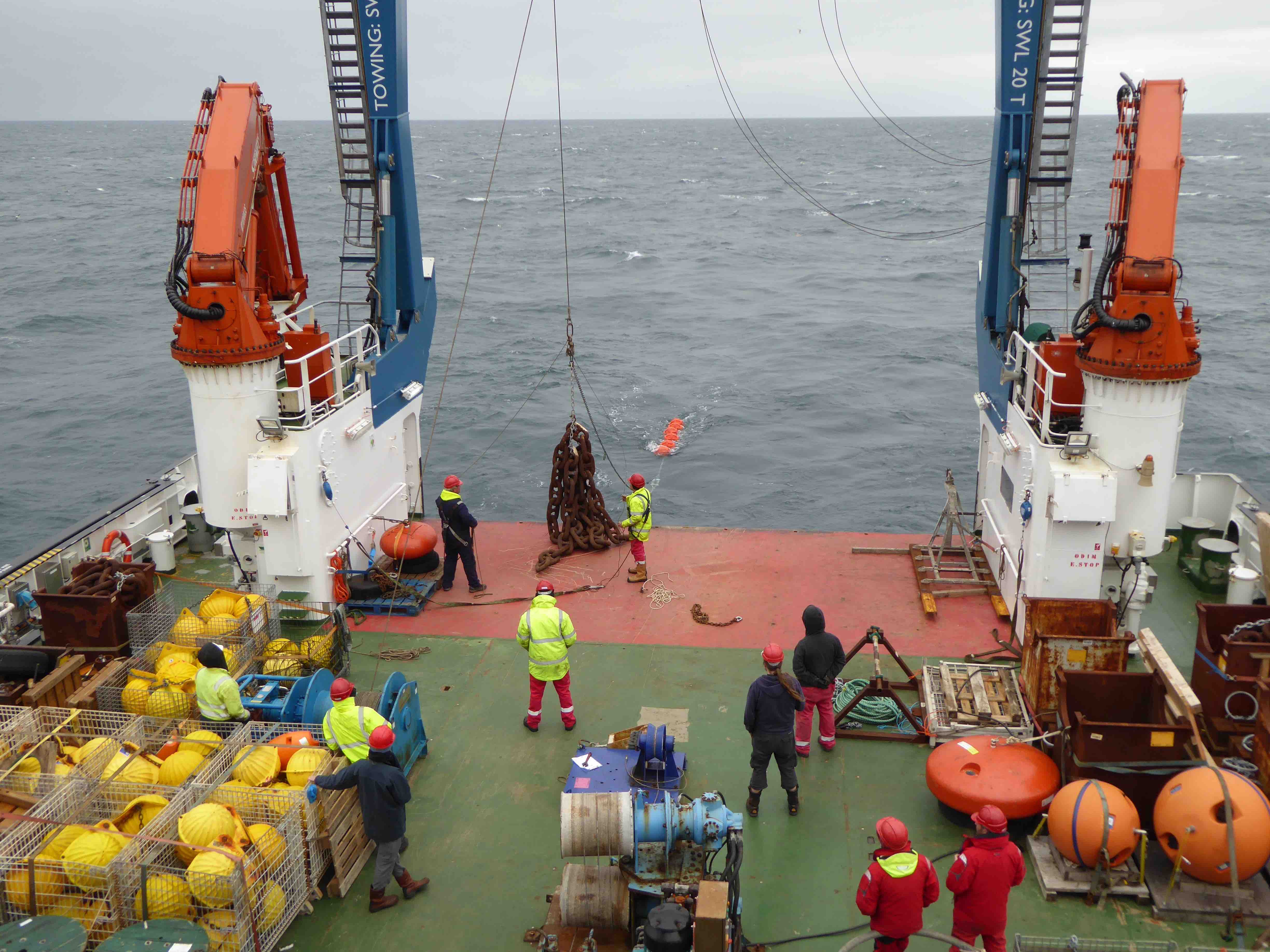 160801_final_stage_of_mooring_deployment